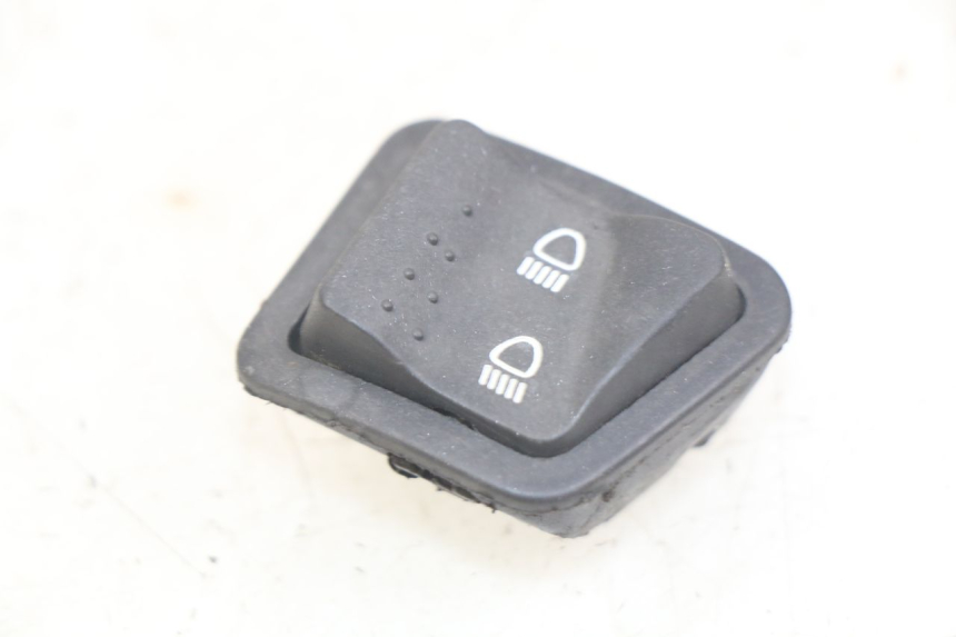photo de HEADLIGHT HIGH BEAM SWITCH PIAGGIO ZIP 4T 50 (2018 - 2020) - Main view
