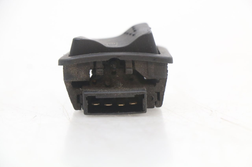 photo de HEADLIGHT HIGH BEAM SWITCH PIAGGIO ZIP 4T 50 (2018 - 2020) - Zoom on usage condition