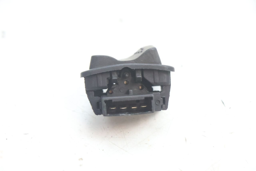 photo de HEADLIGHT HIGH BEAM SWITCH PIAGGIO ZIP 4T 50 (2018 - 2020) - Alternative perspective