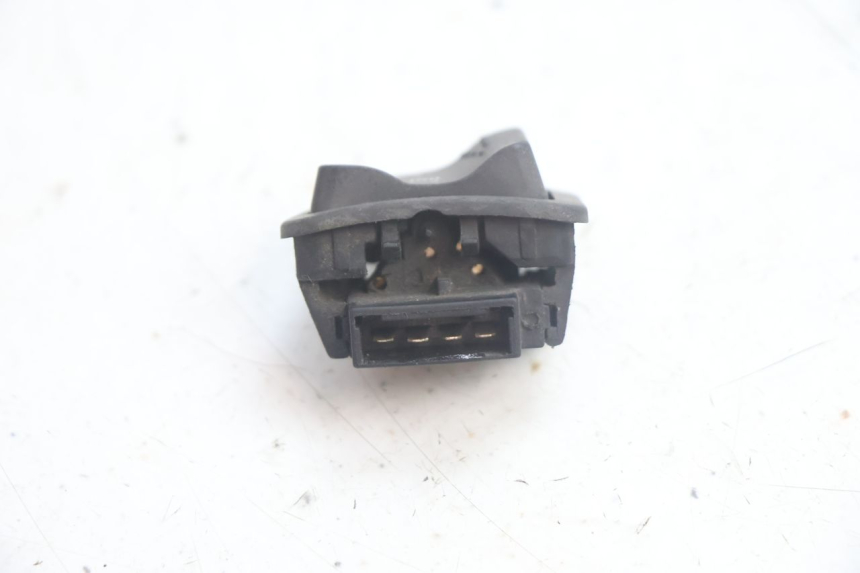 photo de HEADLIGHT SWITCH PIAGGIO ZIP IGET 4T 50 (2021 - 2023) - Zoom on usage condition