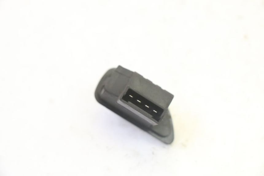 photo de ROLL LOCK SWITCH PIAGGIO MP3 125 (2006 - 2014) - Alternative perspective