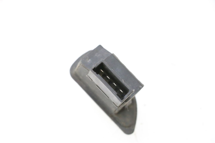 photo de ROLL LOCK SWITCH PIAGGIO MP3 125 (2006 - 2014) - Alternative perspective