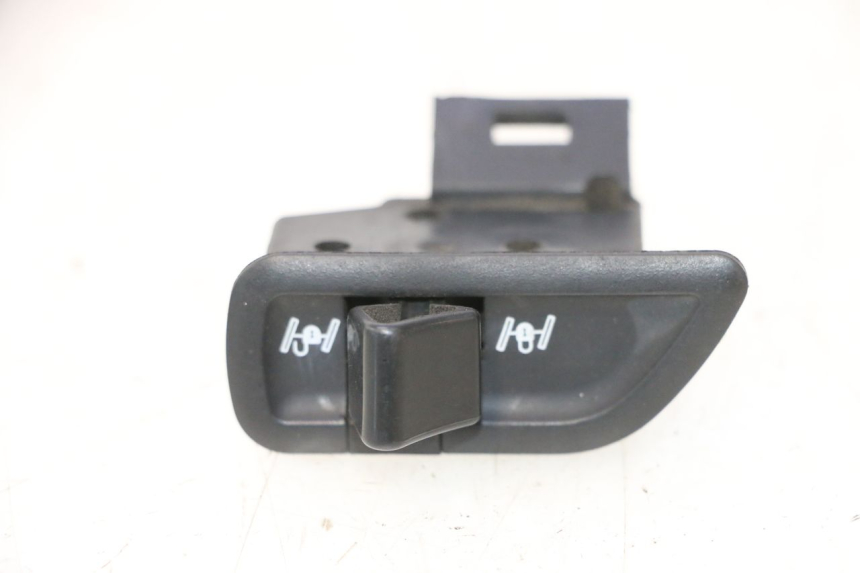 photo de ROLL LOCK SWITCH PIAGGIO MP3 500 (2016 - 2018) - Main view
