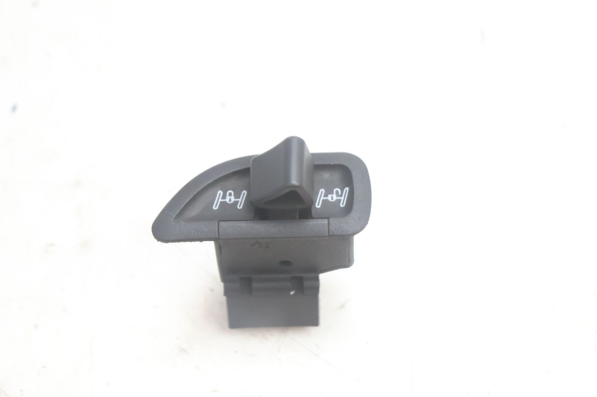 photo de ROLL LOCK SWITCH PIAGGIO MP3 125 (2006 - 2014) - Main view