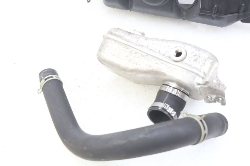 photo de COMPRESSOR PEUGEOT SATELIS COMPRESSOR K15 125 (2006 - 2009) - Fixing points details