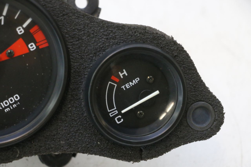 photo de TACHOMETER HONDA XRV AFRICA TWIN 750 (1990 - 1992) - Technical close-up