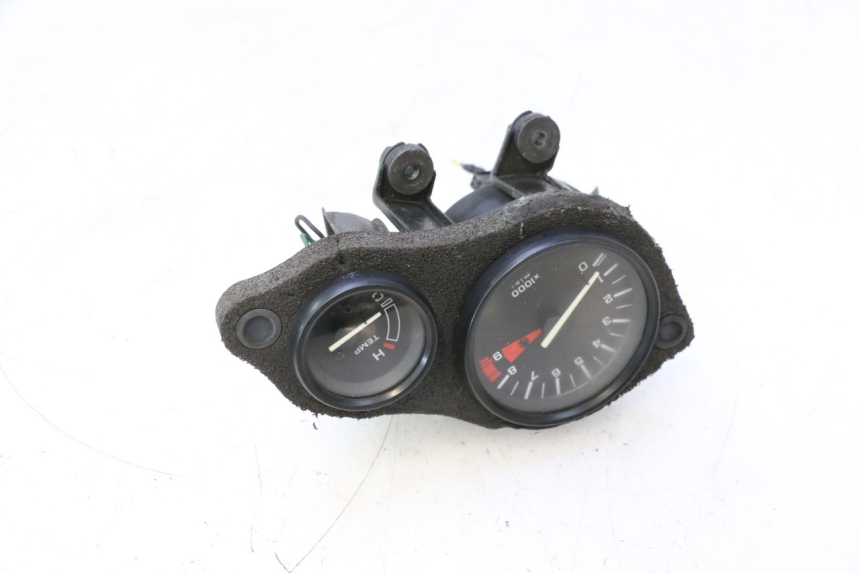 photo de TACHOMETER HONDA XRV AFRICA TWIN 750 (1990 - 1992) - Fixing points details