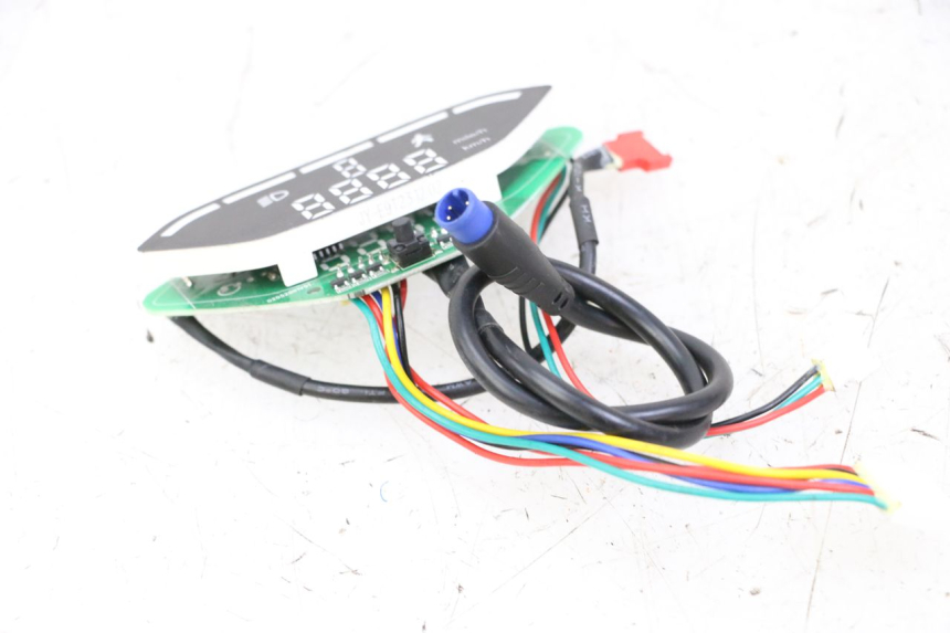 photo de SPEEDOMETER URBANGLIDE 100XS 1 - Distinctive features