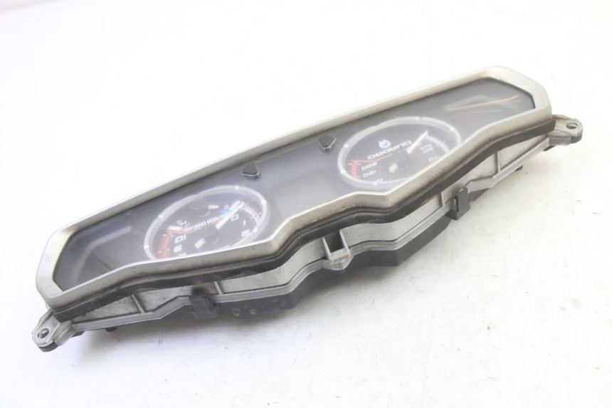 photo de SPEEDOMETER QUADRO 4 4D 350 (2015 - 2018) - Surface and material condition