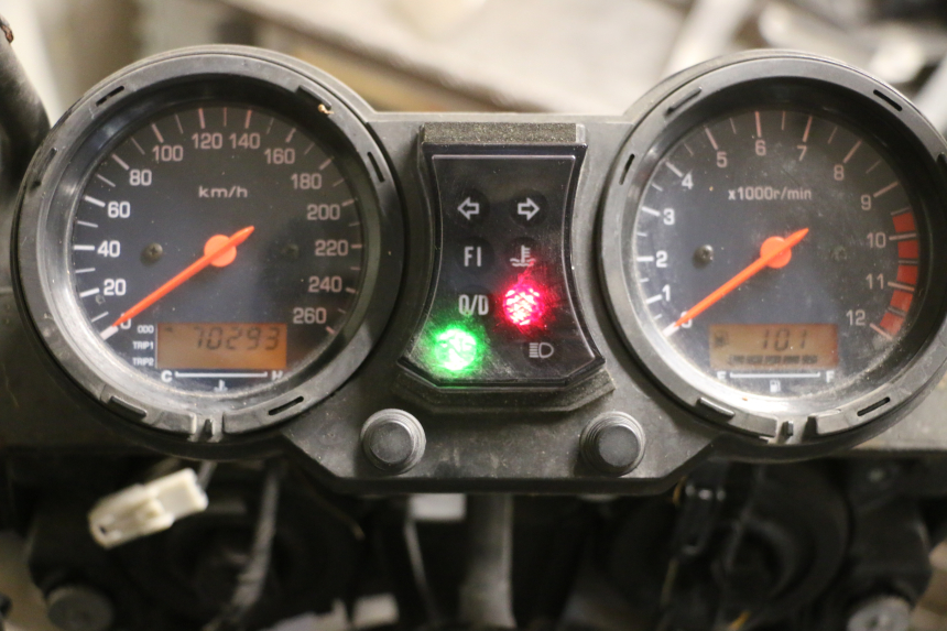 photo de SPEEDOMETER SUZUKI DL V STROM 1000 (2002 - 2007) - Technical close-up