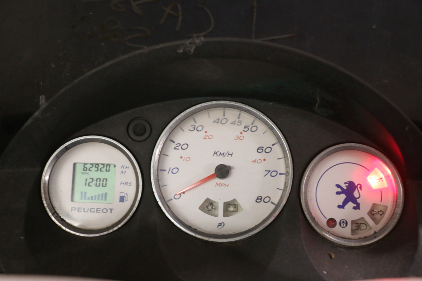 photo de SPEEDOMETER PEUGEOT ELYSTAR 50 (2002 - 2014) - Component detail