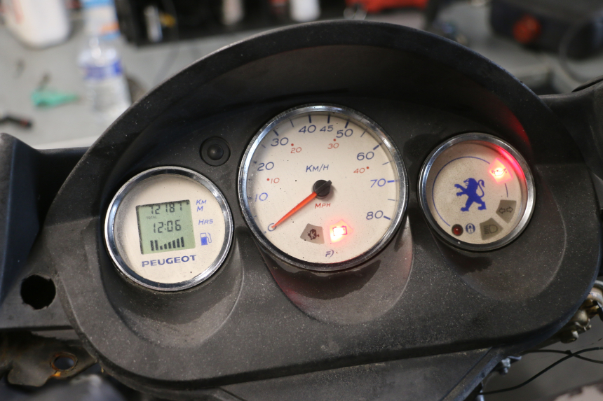 photo de SPEEDOMETER PEUGEOT ELYSTAR 50 (2002 - 2014) - Technical close-up