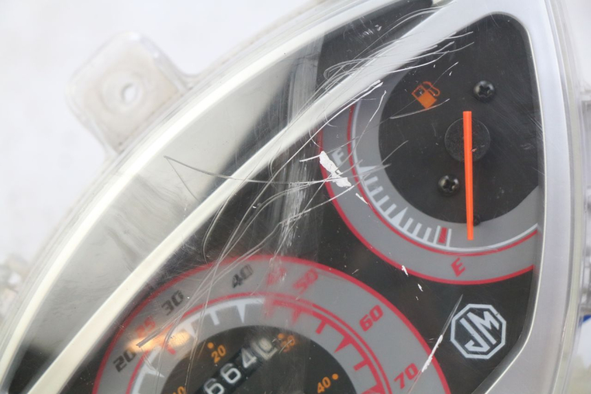 photo de SPEEDOMETER JM MOTORS EVOLIS 4T 50 (2018 - 2022) - Surface and material condition