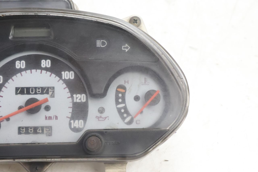 photo de SPEEDOMETER HONDA FES PANTHEON 2T 125 (1998 - 2002) - Zoom on usage condition