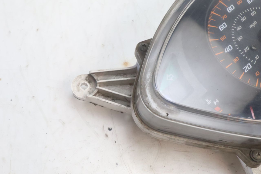 photo de SPEEDOMETER HONDA FES PANTHEON 125 (2003 - 2007) - Fixing points details