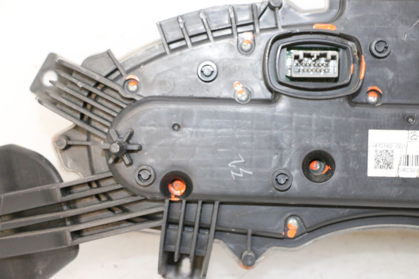 photo de SPEEDOMETER HONDA FES S-WING SWING ABS 125 (2007 - 2015) - Distinctive features