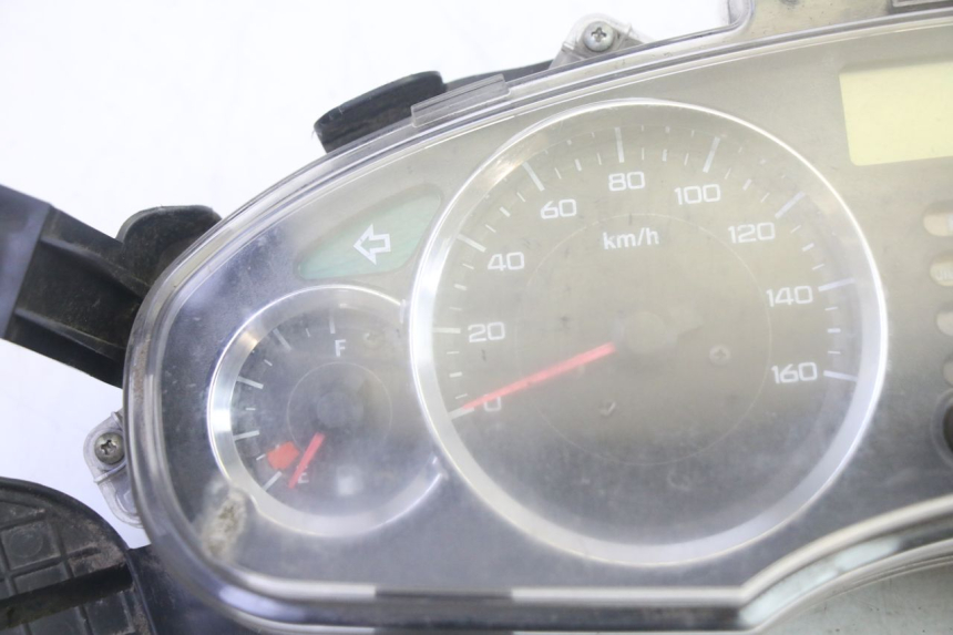 photo de SPEEDOMETER HONDA FES S-WING SWING ABS 125 (2007 - 2015) - Zoom on usage condition