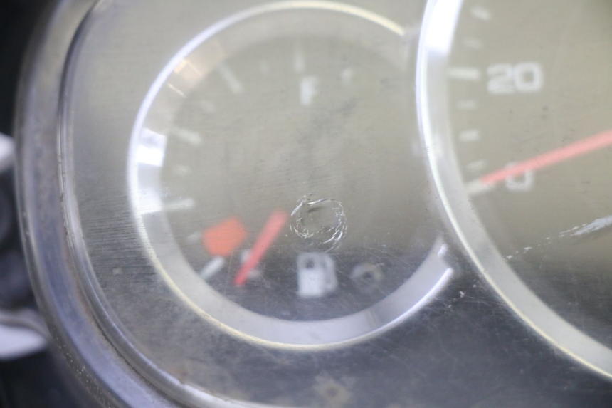 photo de SPEEDOMETER HONDA FES S-WING SWING ABS 125 (2007 - 2015) - Zoom on usage condition