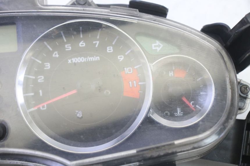 photo de SPEEDOMETER HONDA FES S-WING SWING ABS 125 (2007 - 2015) - Technical close-up
