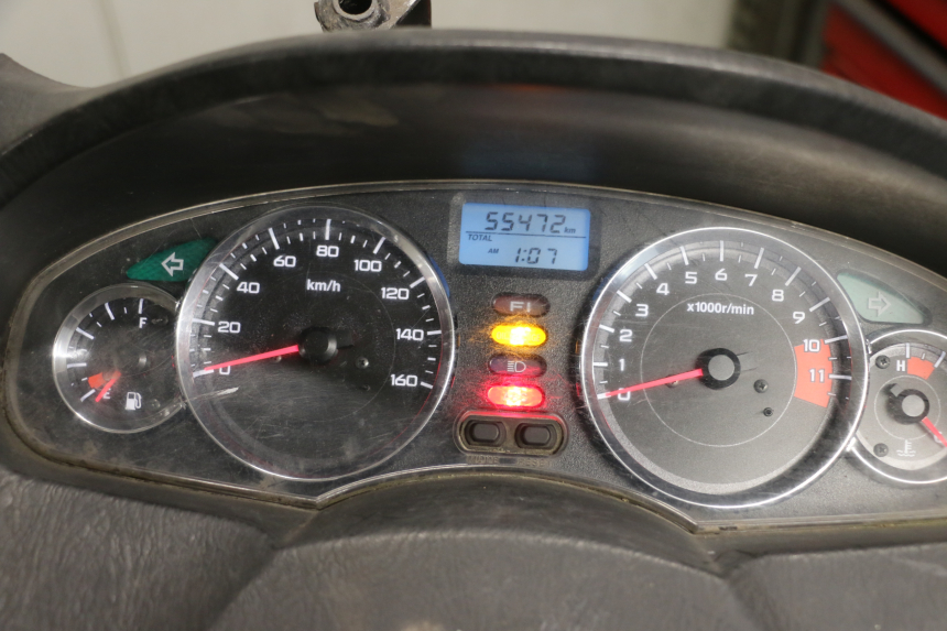 photo de SPEEDOMETER HONDA FES S-WING SWING ABS 125 (2007 - 2015) - Fixing points details