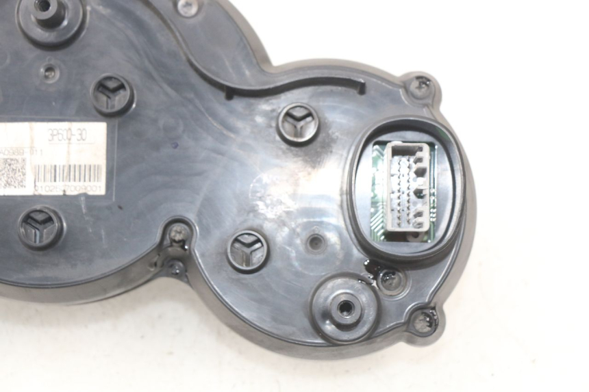 photo de SPEEDOMETER YAMAHA FJR ABS 1300 (2006 - 2012) - Alternative perspective
