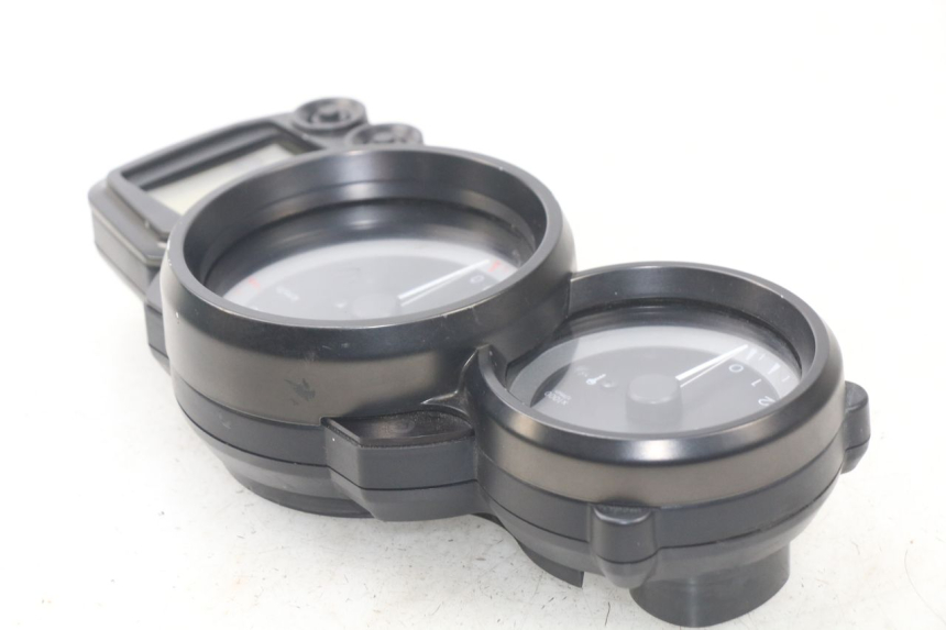 photo de SPEEDOMETER YAMAHA FJR ABS 1300 (2006 - 2012) - Surface and material condition