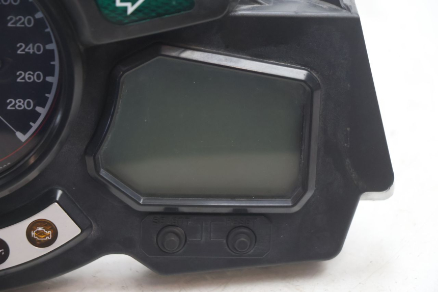 photo de SPEEDOMETER YAMAHA FJR 1300 (2001 - 2005) - Technical close-up