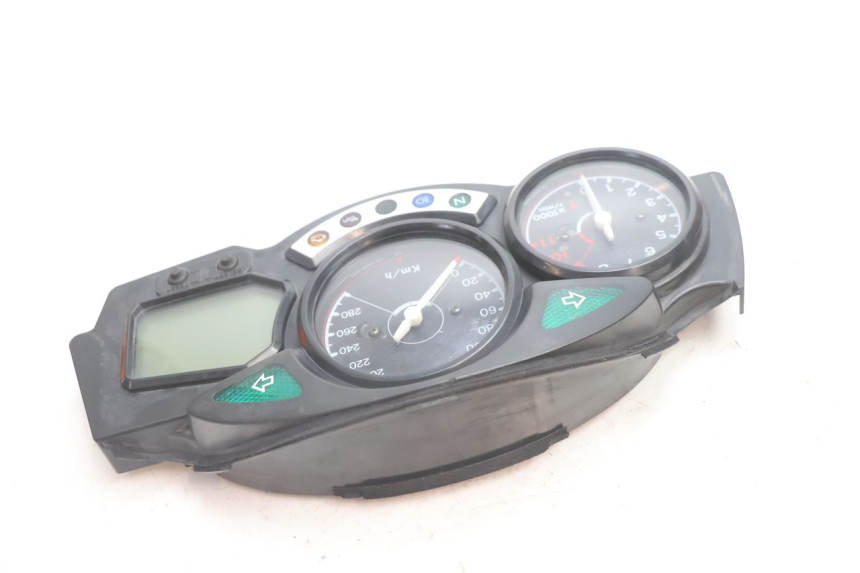 photo de SPEEDOMETER YAMAHA FJR 1300 (2001 - 2005) - Fixing points details