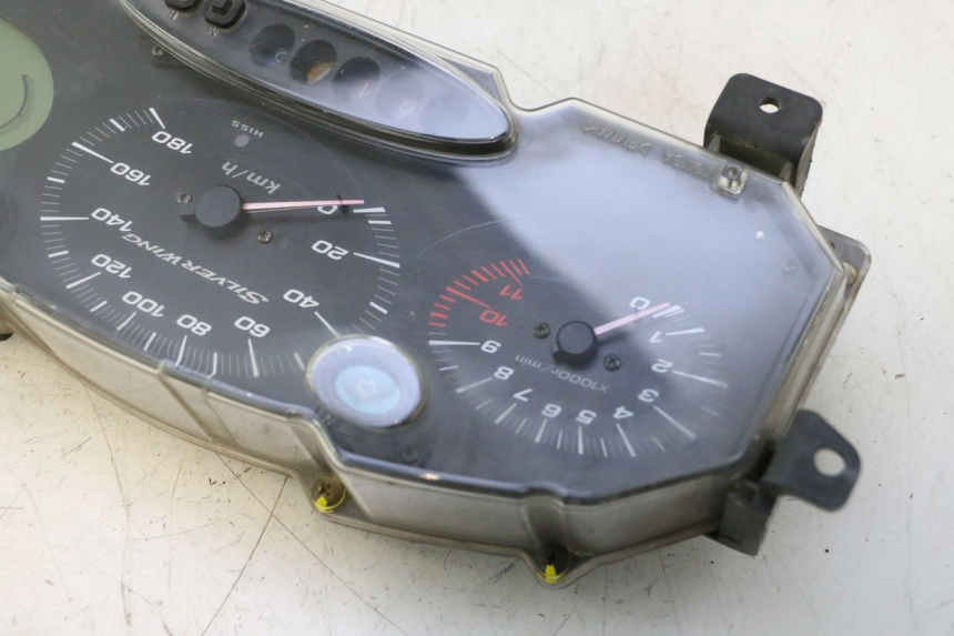photo de SPEEDOMETER HONDA FJS SILVER WING SILVERWING 400 (2005 - 2008) - Fixing points details