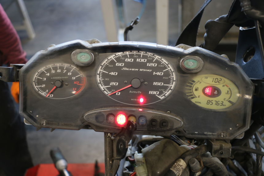 photo de SPEEDOMETER HONDA FJS SILVER WING SILVERWING 400 (2005 - 2008) - Component detail