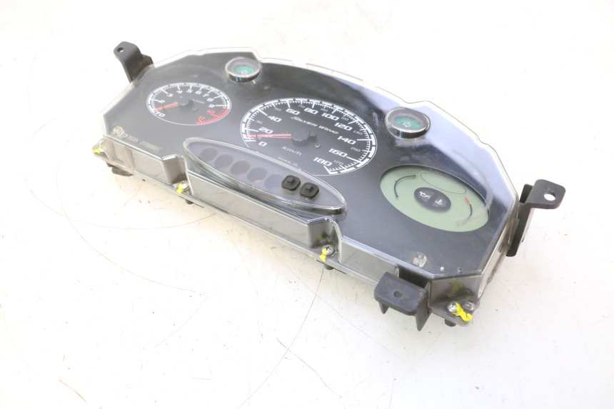 photo de SPEEDOMETER HONDA FJS SILVER WING SILVERWING 400 (2005 - 2008) - Focus on structure