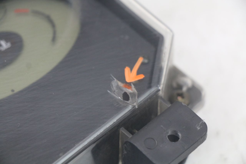 photo de SPEEDOMETER HONDA FJS SILVERWING SILVER WING 600 (2001 - 2010) - Surface and material condition