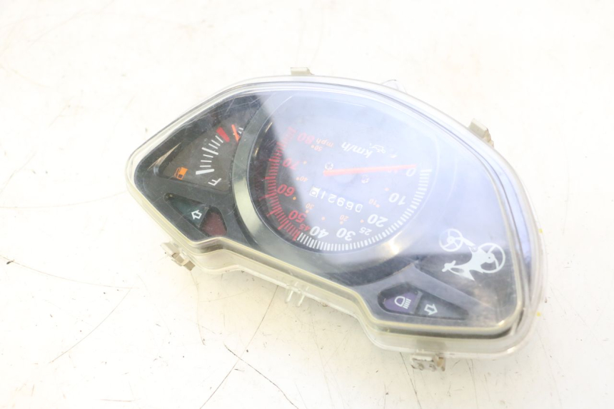 photo de SPEEDOMETER VASTRO GP 2T 50 (2013 - 2017) - Fixing points details