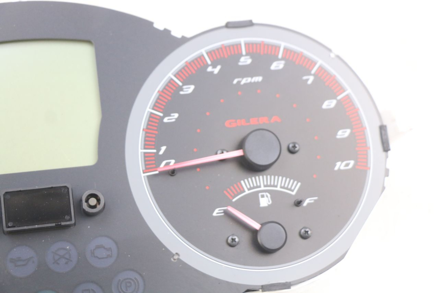 photo de SPEEDOMETER GILERA GP 800 (2007 - 2013) - Component zoom