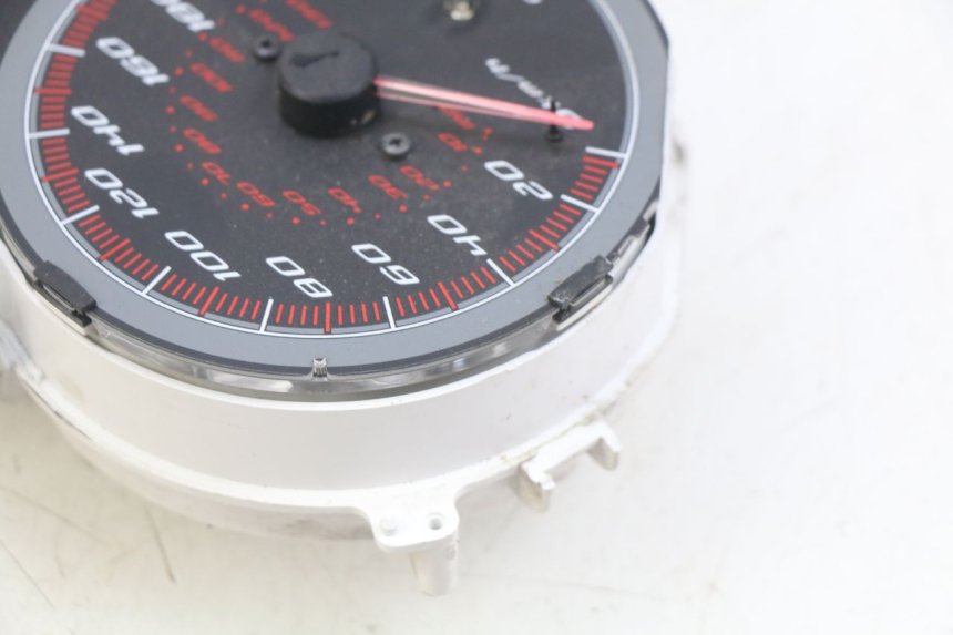 photo de SPEEDOMETER GILERA GP 800 (2007 - 2013) - Alternative perspective