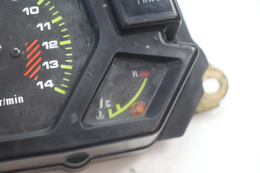 photo de SPEEDOMETER KAWASAKI GPX F ZX750F 750 (1986 - 1990) - Fixing points details