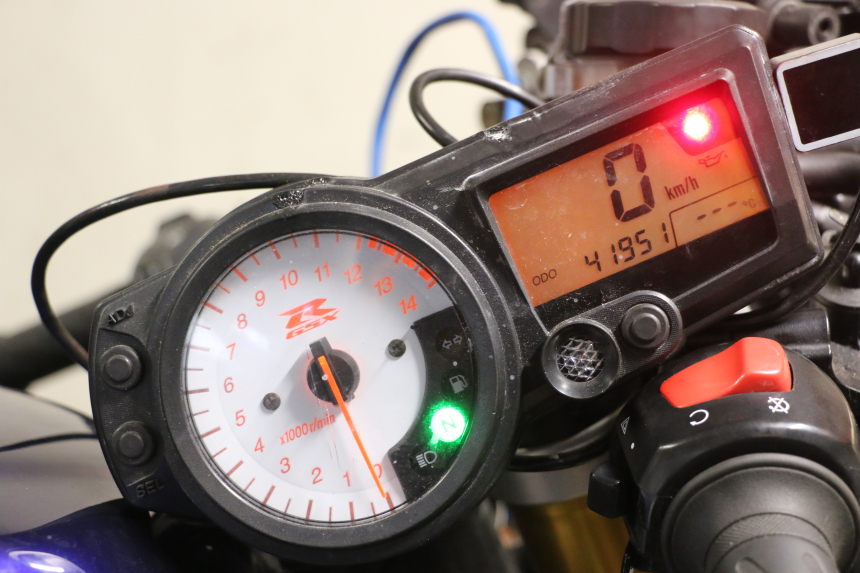 photo de SPEEDOMETER SUZUKI GSXR GSX-R 1000 (2003 - 2004) - Zoom on usage condition