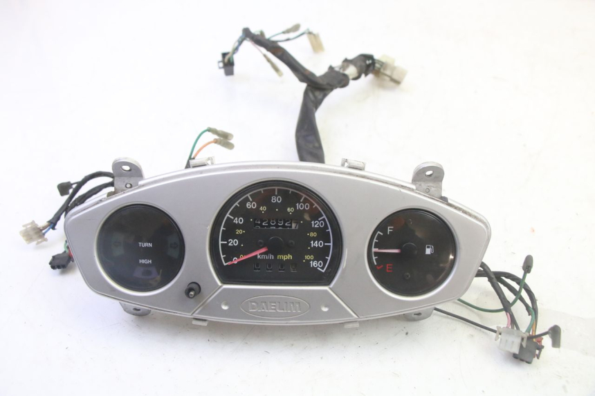 photo de SPEEDOMETER DAELIM HISTORY 125 (2001 - 2002) - Main view