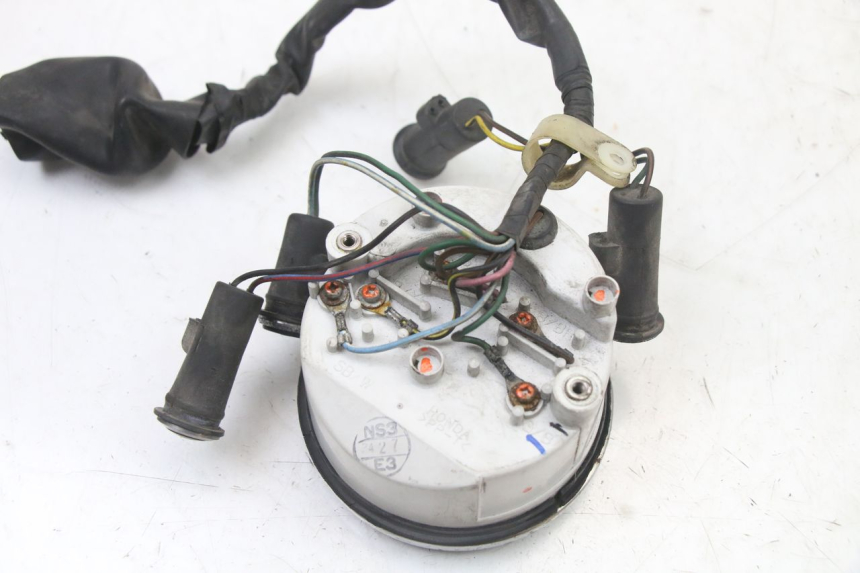photo de SPEEDOMETER HONDA VT C2 SHADOW 750 (1997 - 2001) - Fixing points details