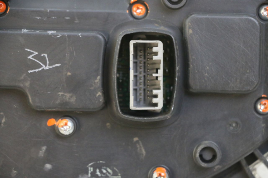 photo de SPEEDOMETER PIAGGIO IE MP3 YOURBAN 300 (2011 - 2016) - Surface and material condition