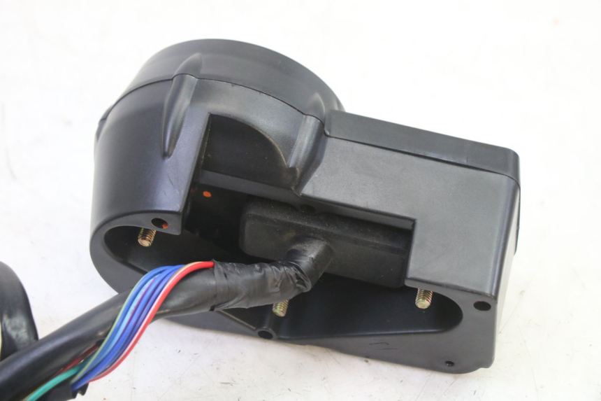 photo de SPEEDOMETER KIDEN KD125-G 125 (2018 - 2022) - Surface and material condition