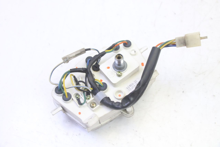 photo de SPEEDOMETER PEUGEOT KISBEE 2T 50 (2010 - 2017) - Fixing points details