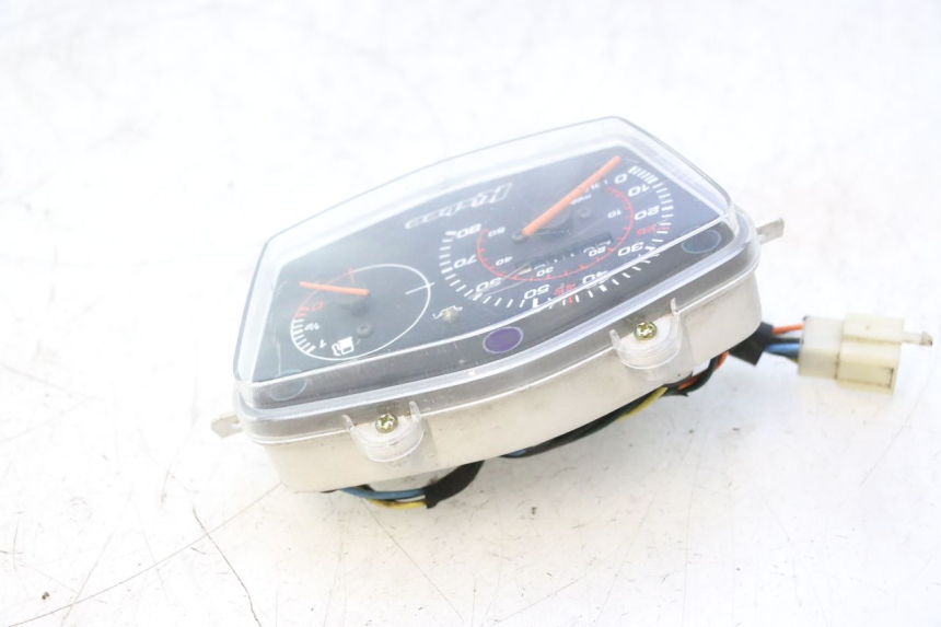 photo de SPEEDOMETER PEUGEOT KISBEE 2T 50 (2010 - 2017) - Zoom on usage condition