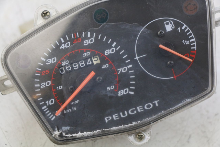 photo de SPEEDOMETER PEUGEOT KISBEE 4T 50 (2018 - 2022) - Surface and material condition