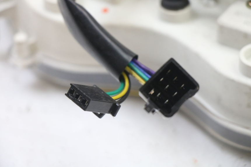 photo de SPEEDOMETER LONGJIA SHARPY 125 (2020 - 2024) - Surface and material condition