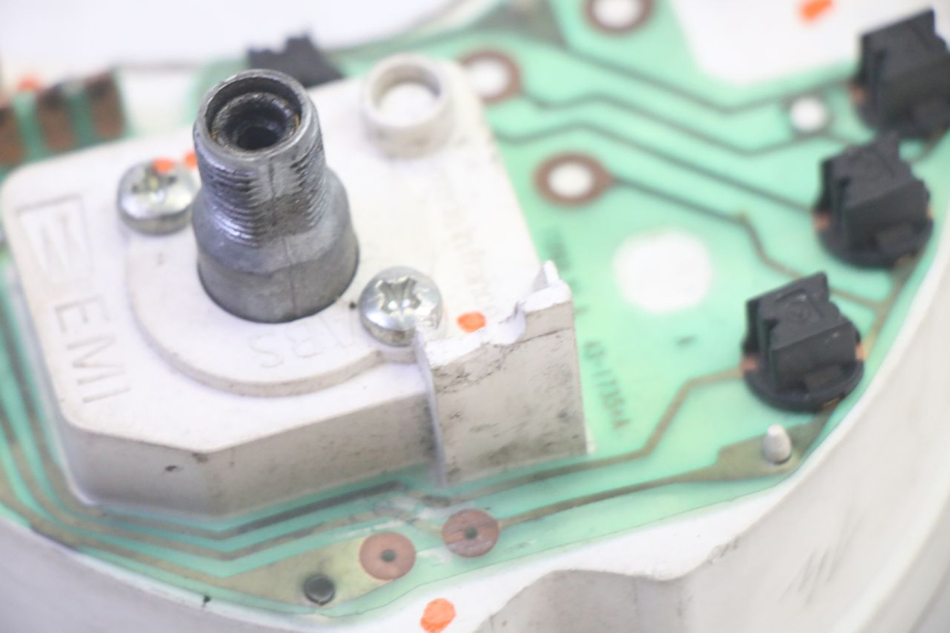 photo de SPEEDOMETER PEUGEOT LUDIX 50 (2005 - 2007) - Surface and material condition