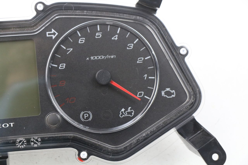 photo de SPEEDOMETER PEUGEOT METROPOLIS 400 (2017 - 2020) - Distinctive features