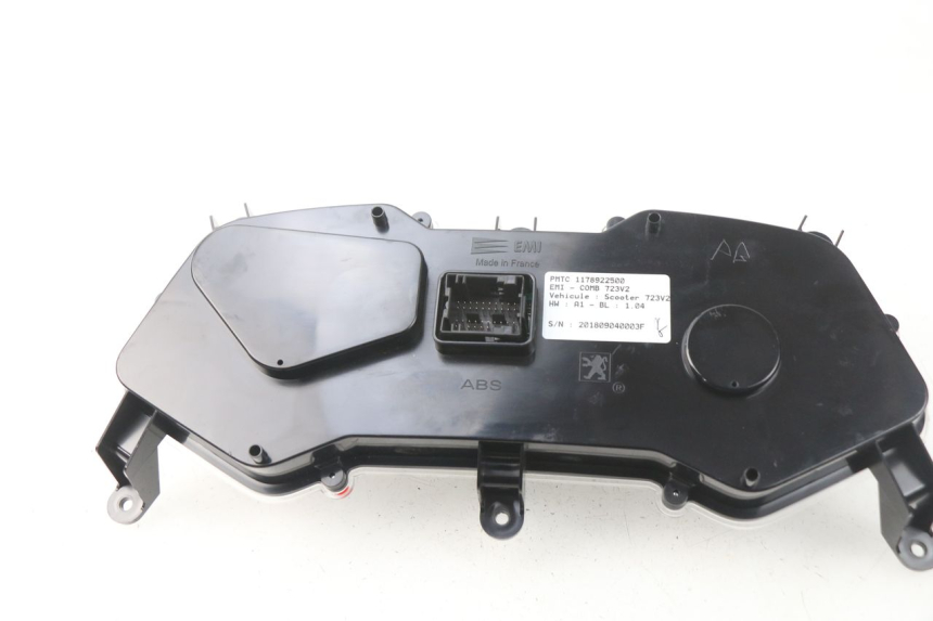 photo de SPEEDOMETER PEUGEOT METROPOLIS 400 (2017 - 2020) - Fixing points details