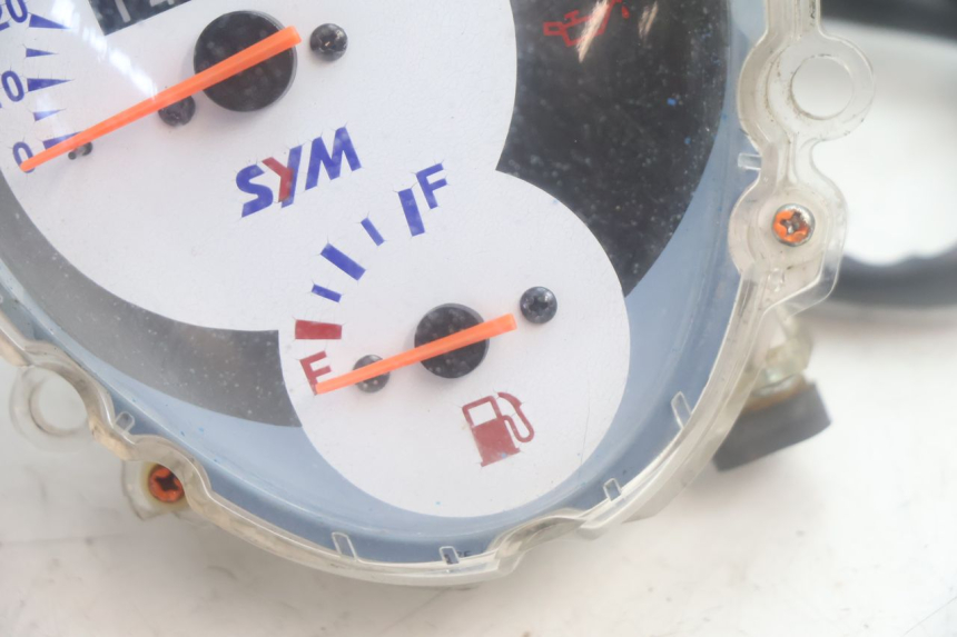photo de SPEEDOMETER SYM MIO 50 (2005 - 2010) - Alternative perspective