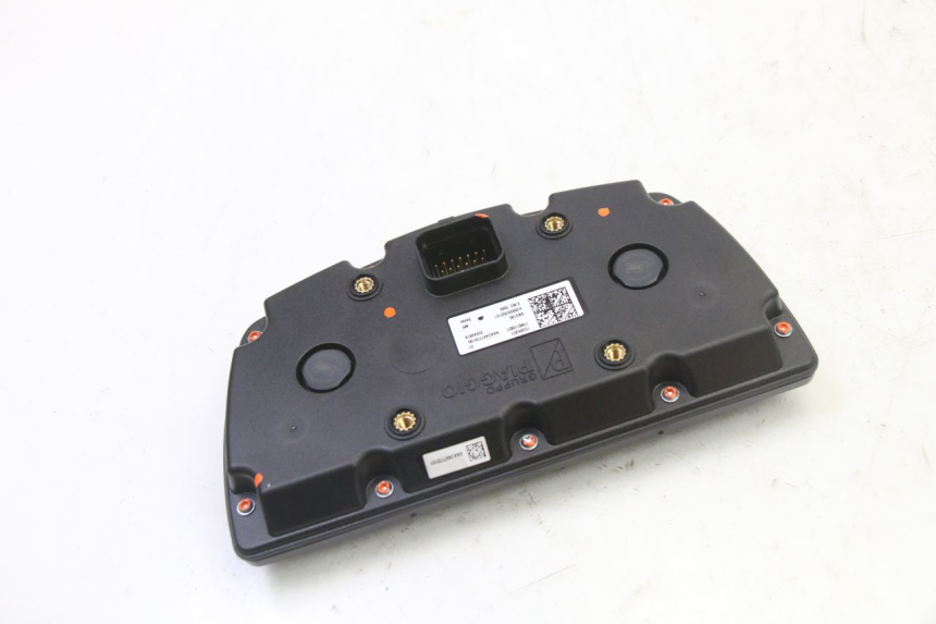 photo de SPEEDOMETER PIAGGIO MP3 HPE 310 (2024 - 2025) - Surface and material condition